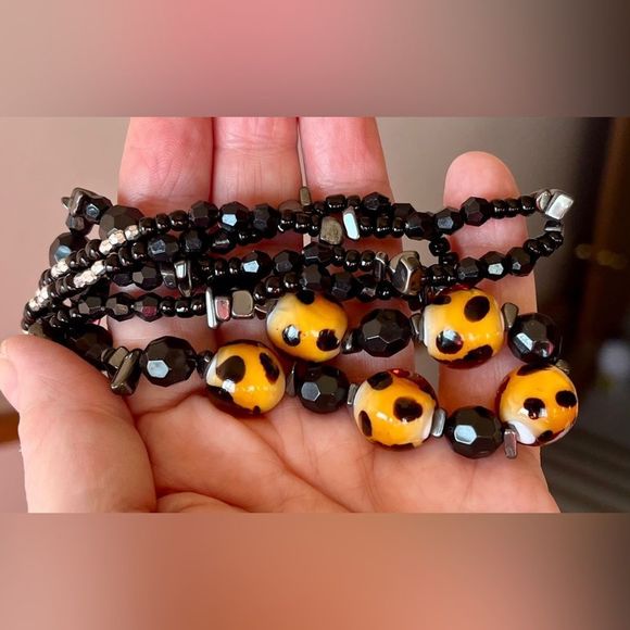 Leopard print glass bead and hematite necklace 29 1/2” + 2 1/2” - Picture 7 of 9